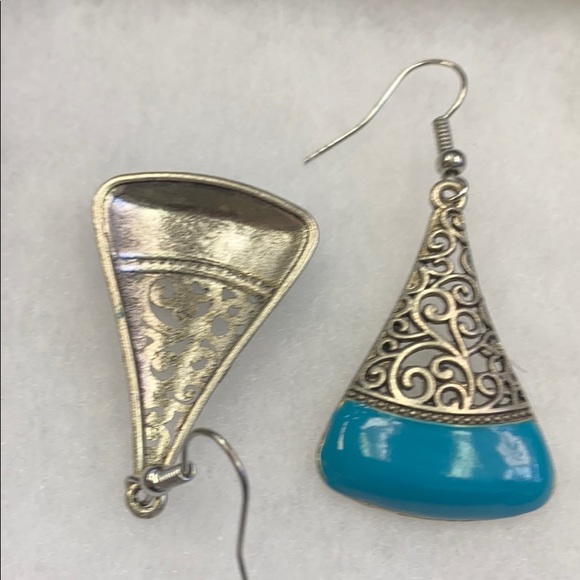 Earring - Picture 2 of 3